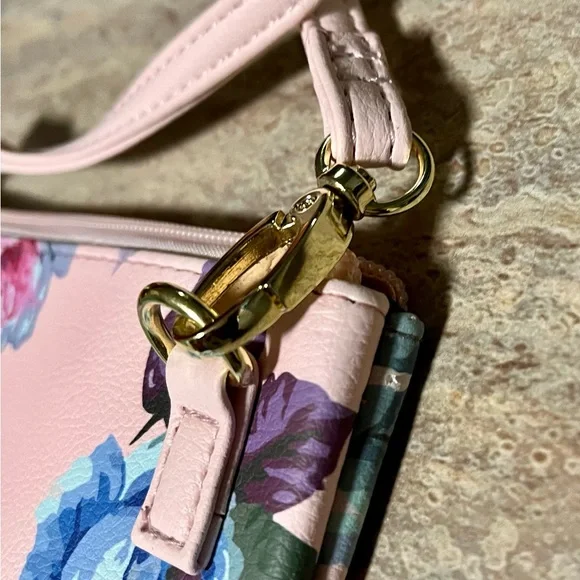 NWOB Betsey Johnson floral convertible wristlet/ crossbody bag - Picture 13 of 15